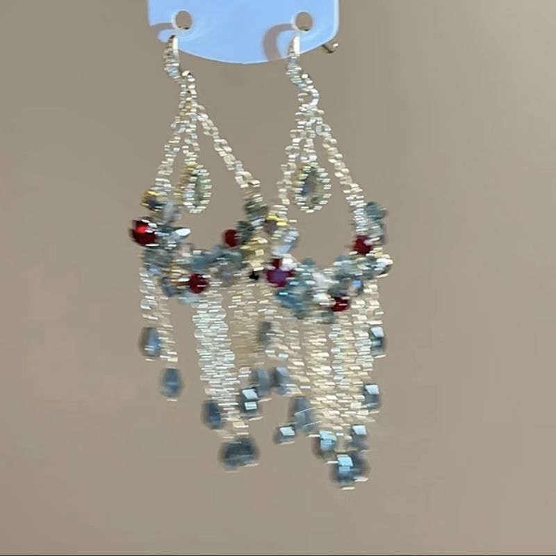 Orecchini versatili di alta moda di lusso con nappa di cristallo e fiore di diamanti intarsiati con ago d'argento_voghion.com
