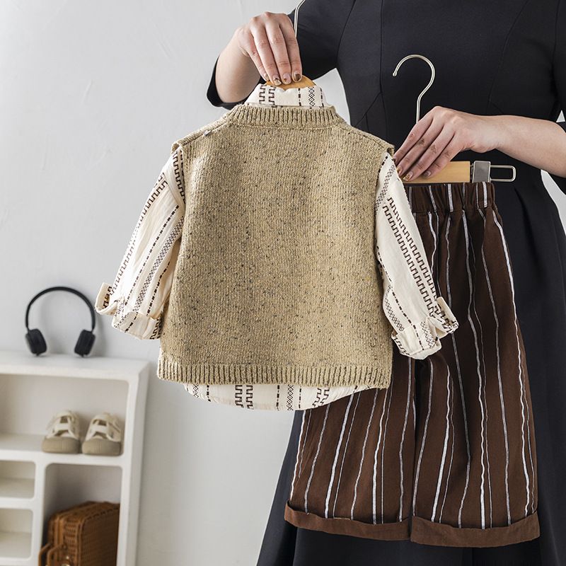 Jungen-Set 2025 Frühling Herbst Neues Maillard-Stil Taschenpullover Strickjacke Weste Set mit vertikalen Streifen und Schlaghose_voghion.com