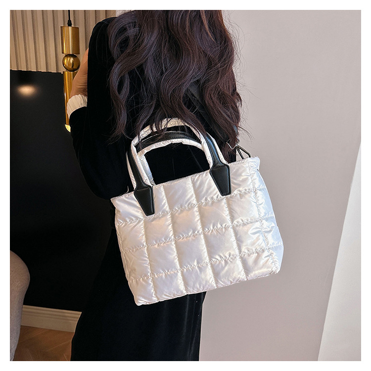 Large Capacity Bag For Women In Autumn And Winter 2023, New Fashionable And Simple Single Shoulder Crossbody Cotton Jacket Bag_voghion.com
