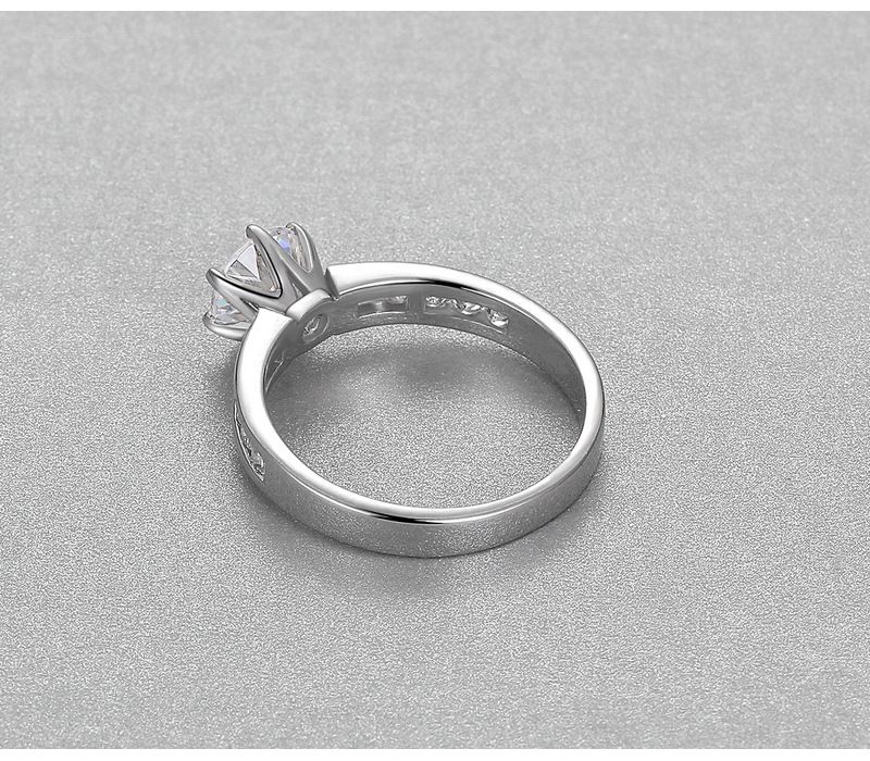 YJZ107 Sechs Klauen 1.25 Karat 5A Zirkon Damen Simuléiert Versëlwert Platin Kroun Diamant Hochzäitsring_voghion.com