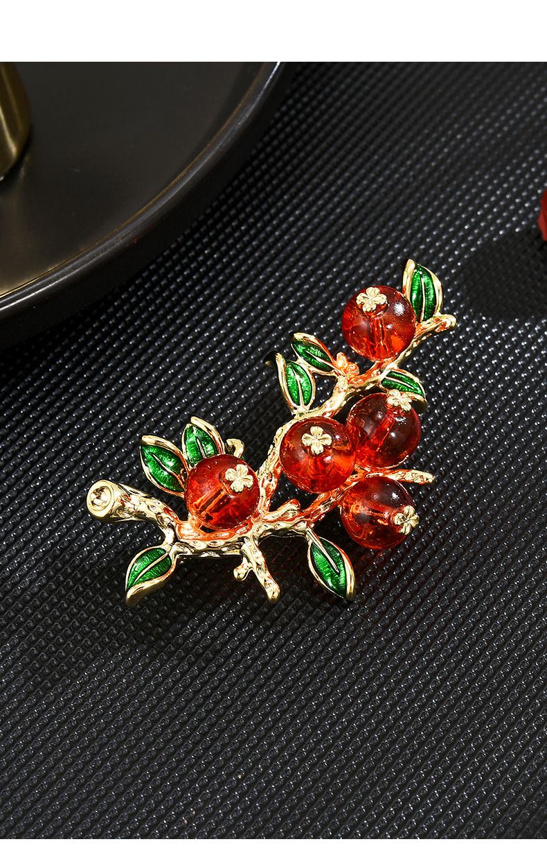 Spilla in vetro di lusso squisita da donna di alta qualità in stile cinese con cachi Ruyi, accessori per cardigan con fiori sul petto e temperamento_voghion.com