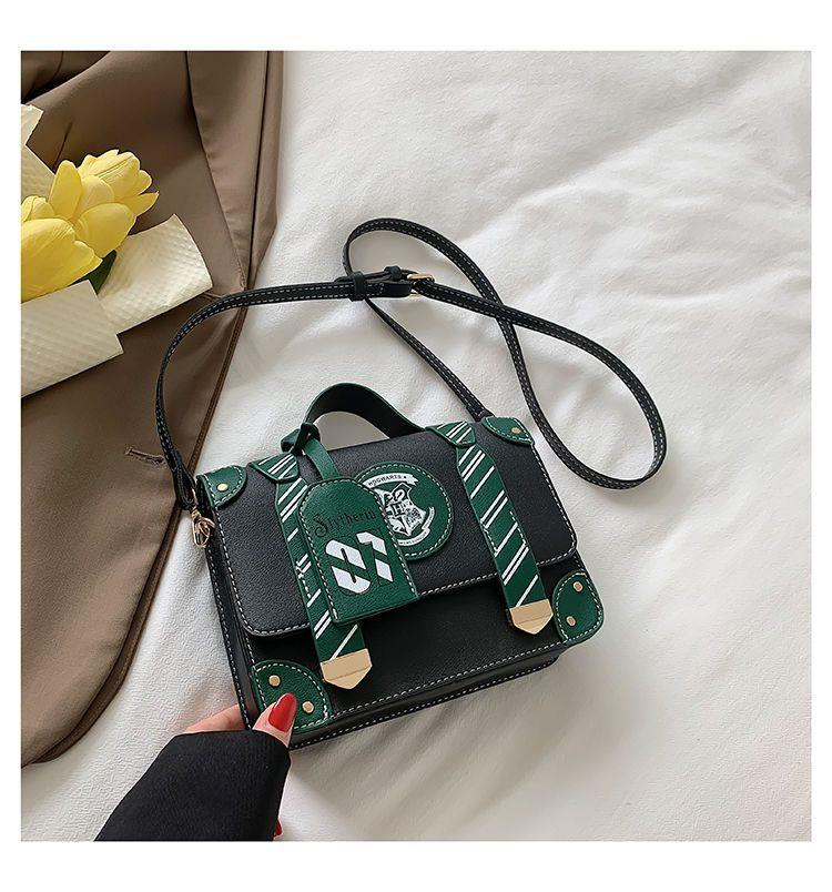 Borsa a tracolla a mano della Scuola di Magia e Stregoneria di Hogwarts dello stesso stile Borsa Cambridge Borsa a tracolla in stile britannico_voghion.com