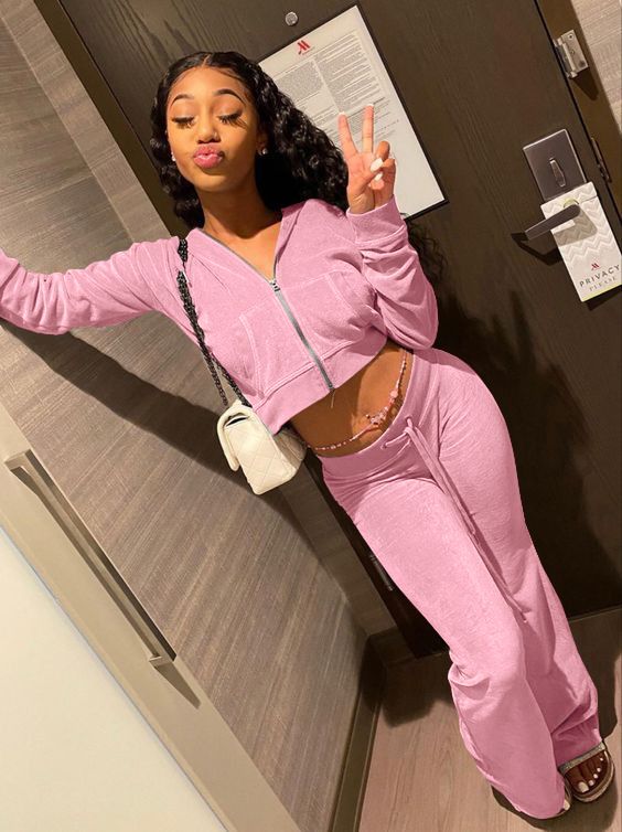 Tuta da donna in velluto con cappuccio - Completo due pezzi morbido ed elegante per autunno e inverno (rosa, grigio, nero, caffè, blu reale)_voghion.com