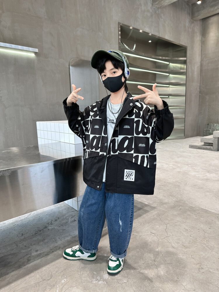Boys' large plaid jacket 2023 Spring and Autumn new handsome hooded windbreaker, big children's explosive_voghion.com