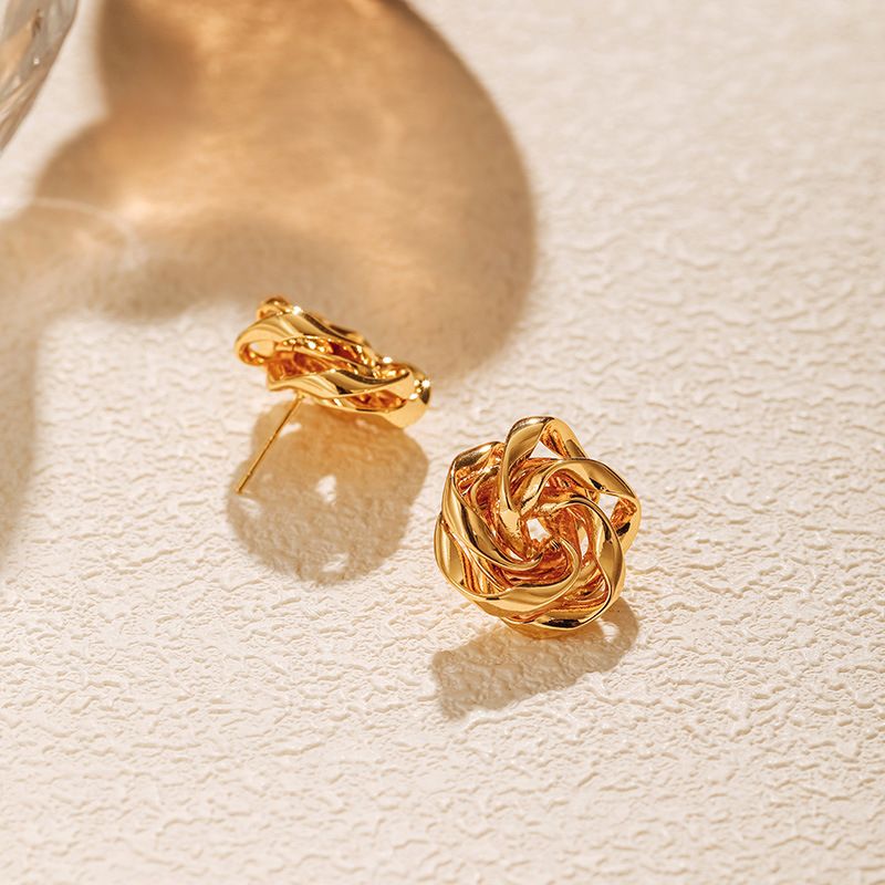 Französisch unregelmäßigen blume design nische ohrringe kleine größe modische pendeln alle spiel retro ohrringe überzogene mit K echt gold_voghion.com