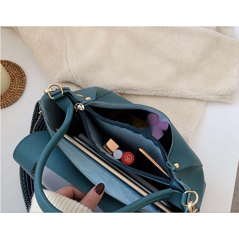 Fashionable and minimalist for women in summer, large capacity single shoulder crossbody bag, 2024 new Korean version_voghion.com
