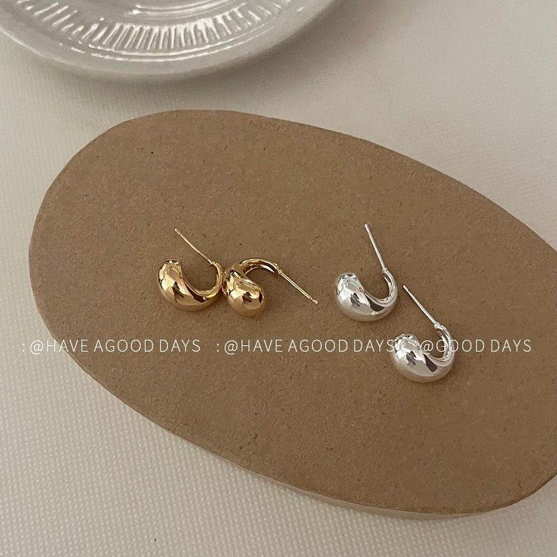 Stile geometrico minimalista metallico, temperamento versatile. Piccoli orecchini di alta qualità con un lusso leggero e argento_voghion.com