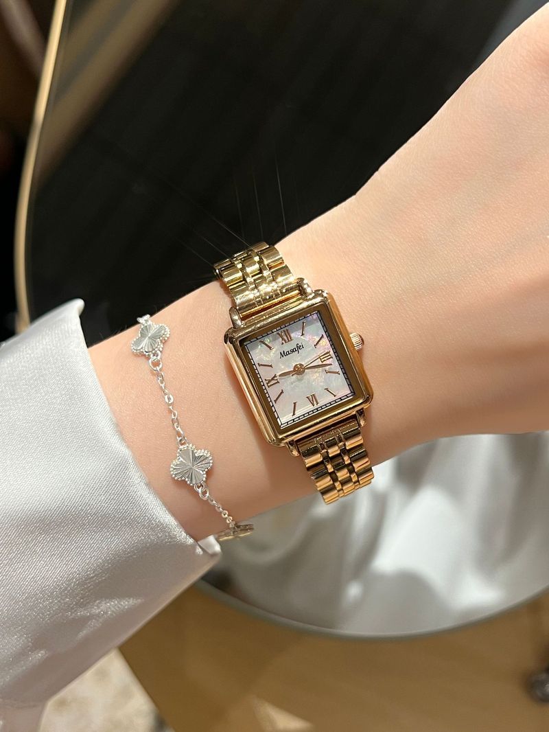 Damenuhren Kleine quadratische Uhr Perlmutterfalteruhr Name Langsam aufziehende lässige Damenuhr Quarz Damenuhr Exquisites Paar Dünnes Modell_voghion.com