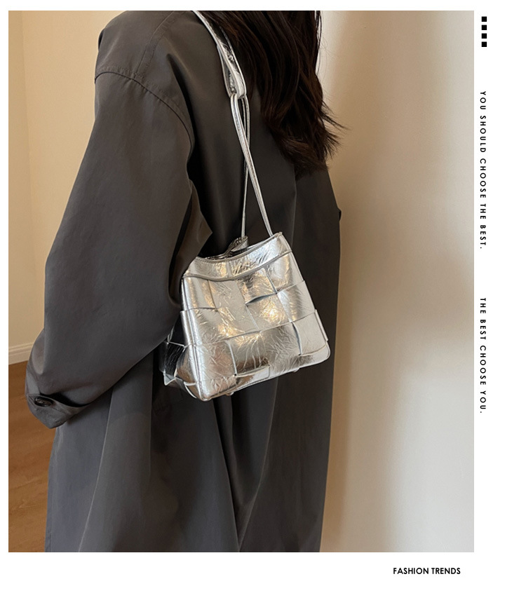 Texture Bucket Bag 2023 Neue Handtasche personalisierte gewebte Umhängetasche Handgriff Umhängetasche für Frauen_voghion.com