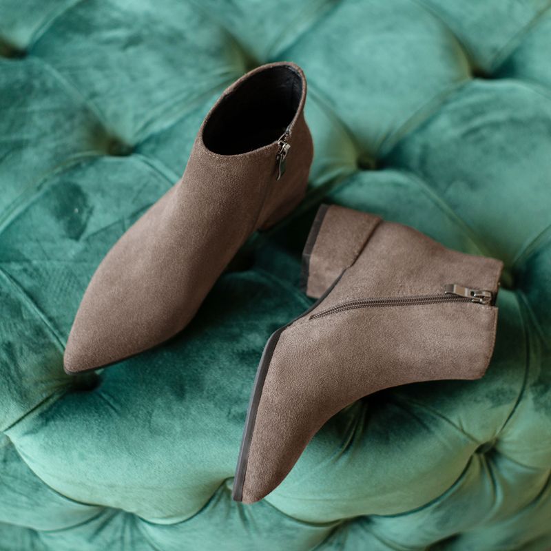 Pointed Toe All-Matching Black Matte Suede Mid Heel Boots_voghion.com