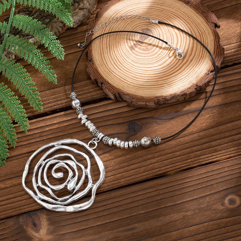 Vendite calde Shixin Retro Grande Filo Circolare Conch Ciondolo Collana Etnica in Pelle con Catena Appesa, Tendenza Decorativa da Donna 2024._voghion.com