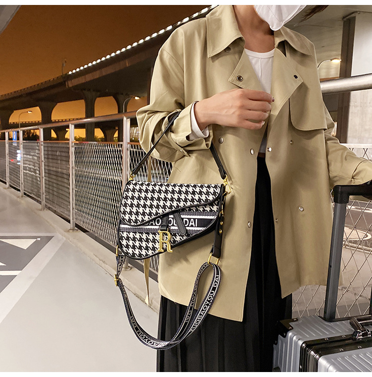 Borsa da sella a colori contrastanti di tendenza transfrontaliera 2023 nuova borsa a tracolla in stile straniero con stampa leopardata a lettera semplice estiva per le donne_voghion.com