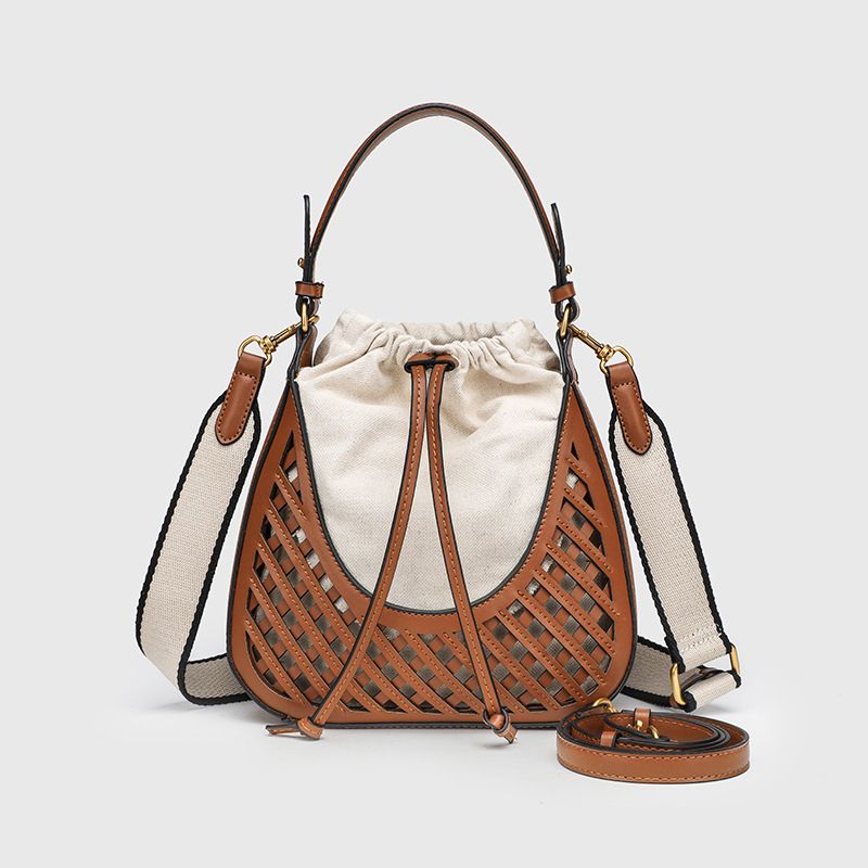 Borsa a tracolla intrecciata a secchiello con tracolla singola marrone scuro gialla, novità 2024 da donna_voghion.com