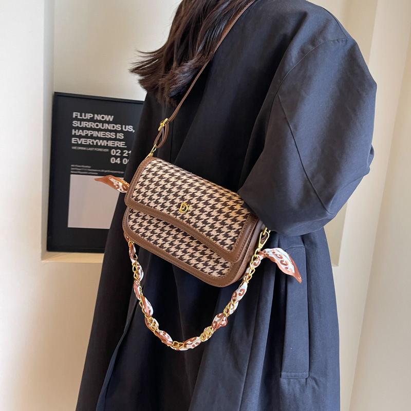 Beibei Shangpin 2023 Autumn/Winter New Unique Design Contrast Color Small Square Versatile Single Shoulder Oblique_voghion.com