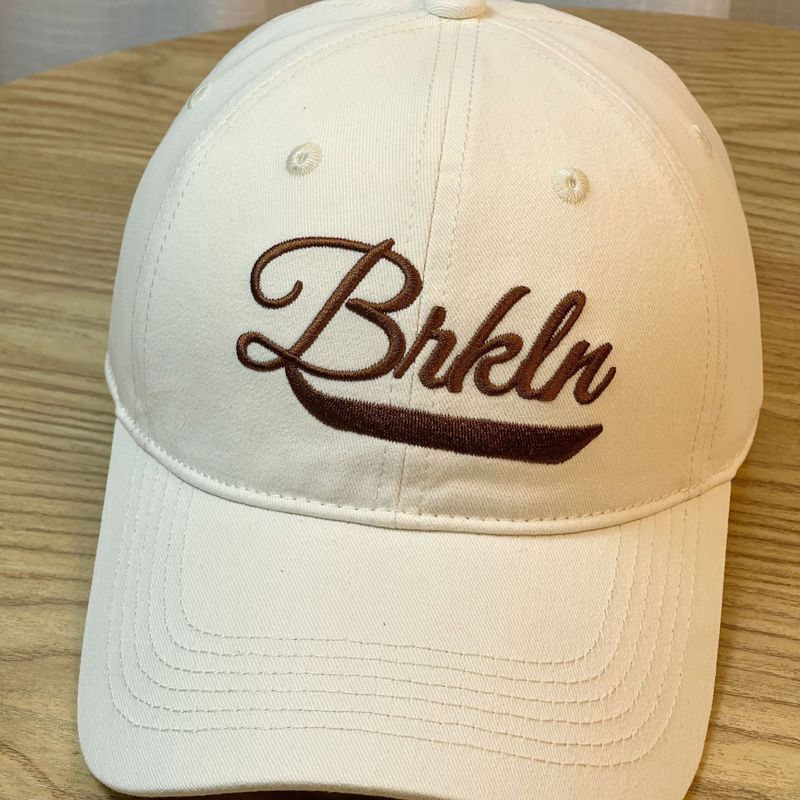 Neue Mütze für Damen, koreanische Version, neue Baseballkappe mit Buchstabenstickerei, amerikanische Retro-Kappe mit großem Kopfumfang, kleinem Gesicht, tiefem oberen Teil, Entenschnabelmütze für Herren_voghion.com