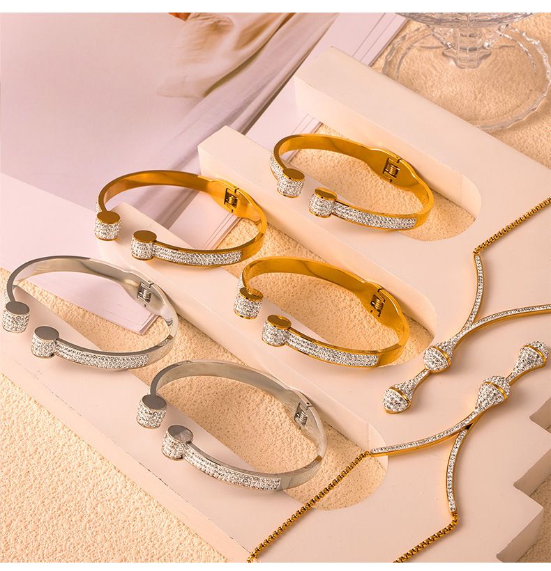 Conjunto de colar e pulseira de luxo com corrente em camadas e strass, aço titânio banhado a ouro, elegante e estiloso conjunto de corrente de osso de cobra_voghion.com