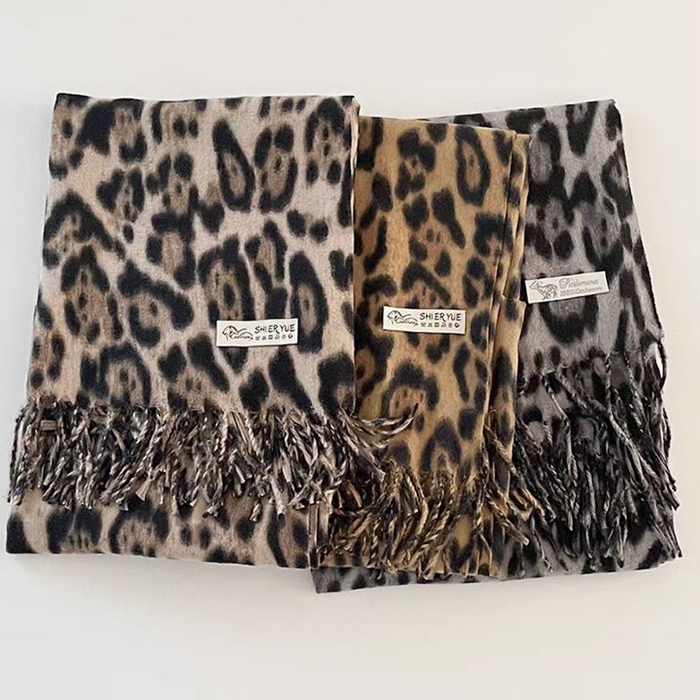 Einzigartiger, süßer und cooler Leopardenmuster-Quastenschal für Damen – der perfekte Begleiter für Herbst und Winter 2025 im angesagten Girl-Style._voghion.com