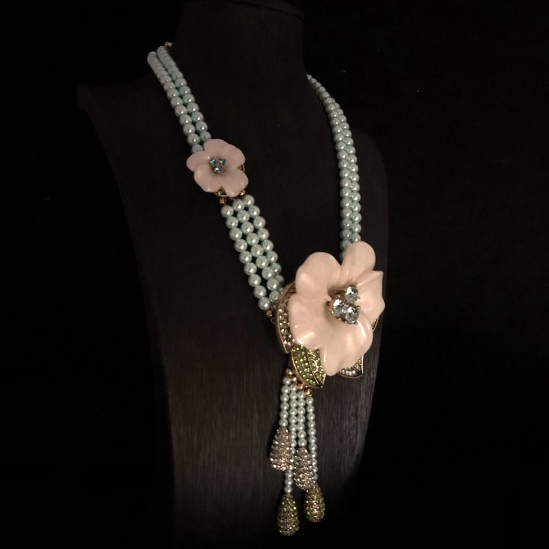 Medieval heavy industry Western style light green glass pearl studded with diamond flower necklace sweater chain earrings and ear clip set_voghion.com