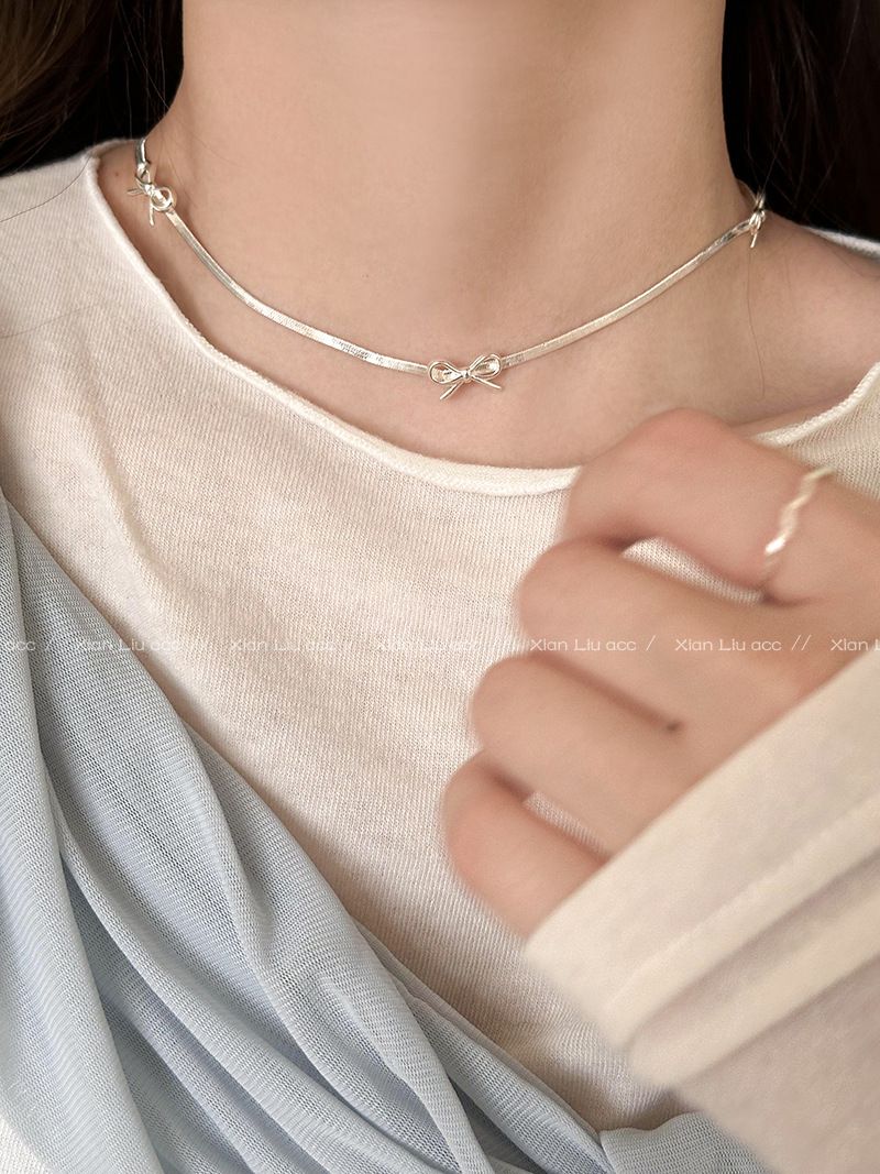 Collana con catena a forma di serpente con fiocco, design di nicchia per donna, collana di alta gamma, nuova collana popolare 2024, gioielli in stile freddo_voghion.com