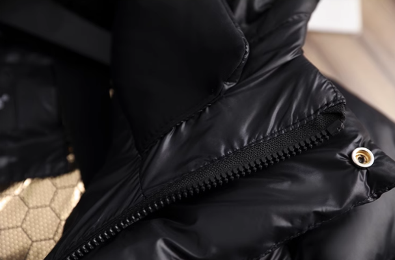 Damenbekleidung schwarz-goldene, neue, nationale Standard-Daunenjacke aus weißer Ente, mittellang, für Damen mit winddichter Kapuze_voghion.com