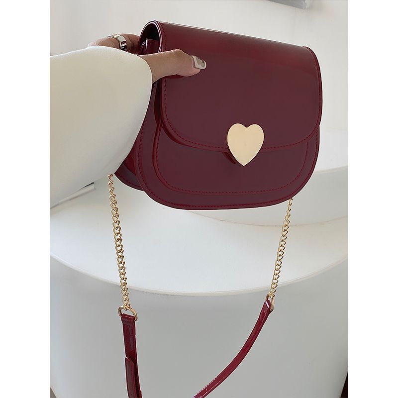 Patent Leather Women's Love Heart Messenger Bag Retro Red Ladies Small Shoulder Bags Fashion Chain Female Saddle Bag Handbags_voghion.com