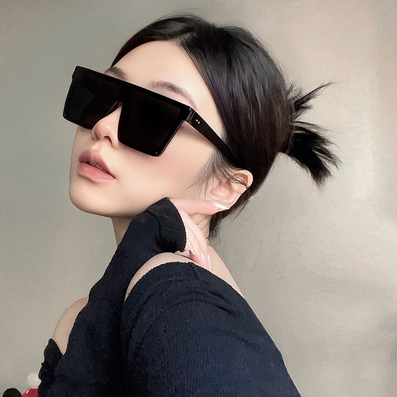 LazyZoom Glasses Women's Retro One-Piece Super Large Rim Face-Showing Small Sunglasses_voghion.com