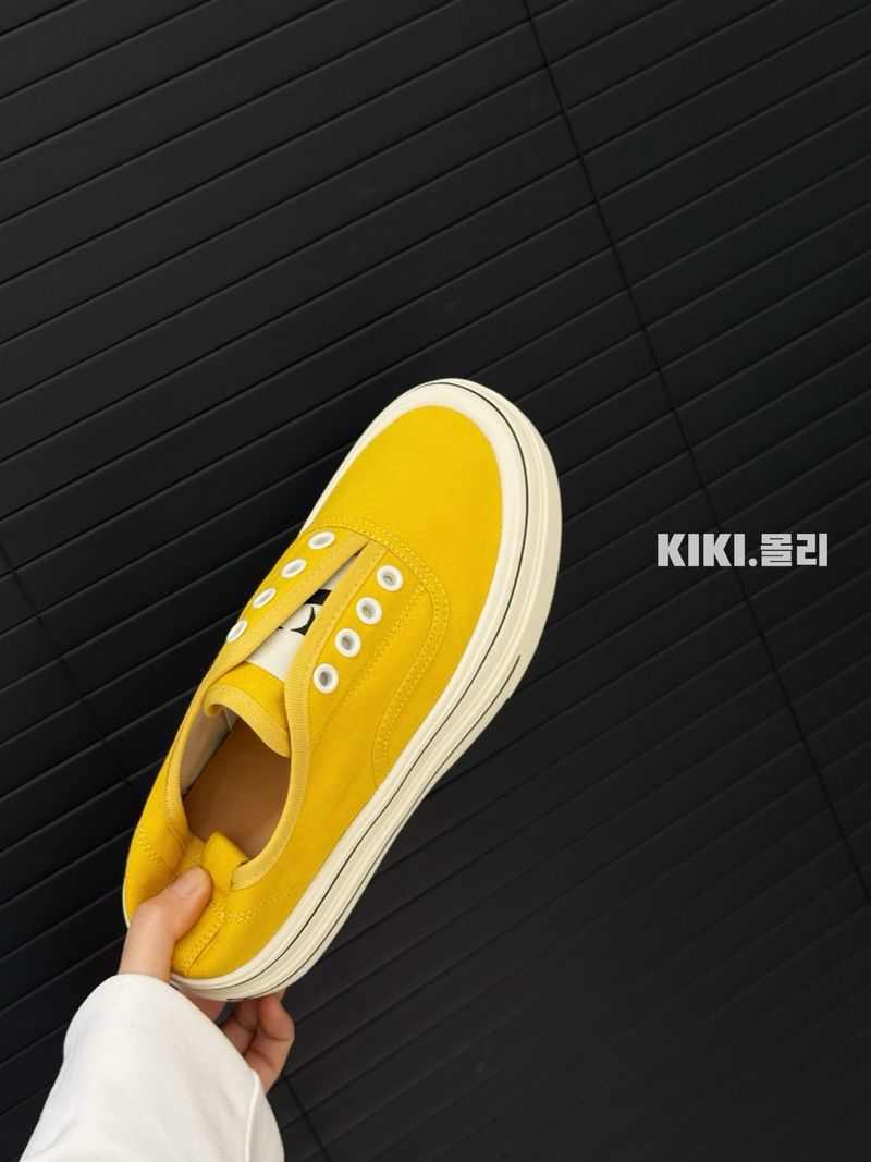 Thick-Soled European Style Canvas 2025 New Versatile Casual Comfortable Slip-On Lazy Soft Sole Board Shoes For Women_voghion.com