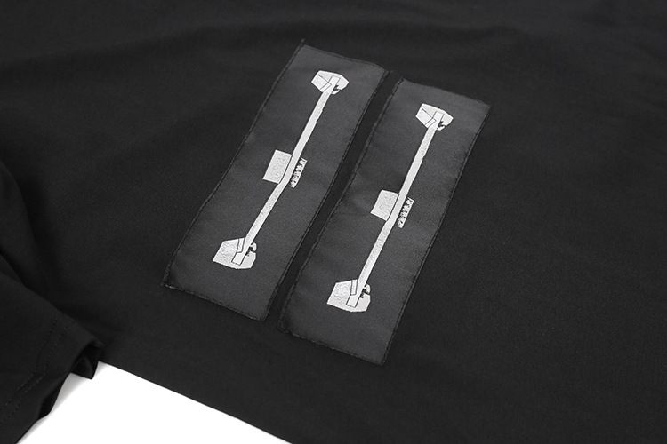 Męska koszulka z naszywką, luźna, z pięciopunktowym rękawem_voghion.com