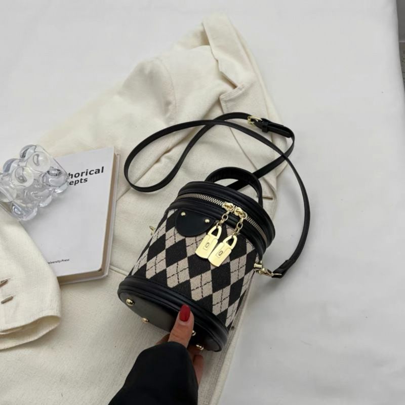 Textured Handheld Round For Women New Korean Version 2025 French Niche Bucket Fashion Versatile Shoulder Crossbody Bag_voghion.com