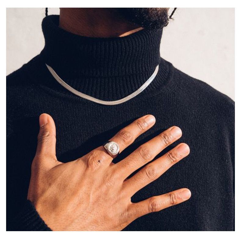 Catena in acciaio al titanio con clavicola Chai ad alta sensibilità, catena leggera di lusso, versatile, elegante, a forma di serpente._voghion.com
