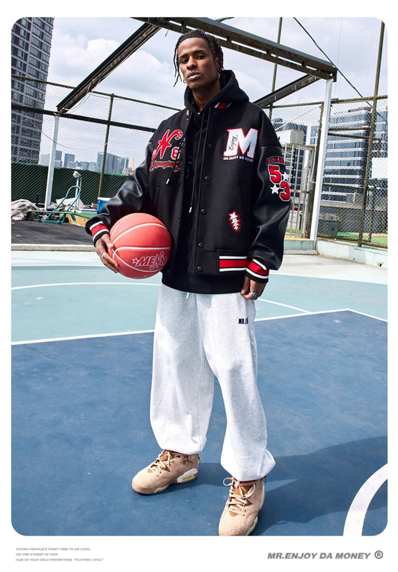 Herrenbekleidung: Vintage-Baseballuniformen für Männer und Frauen, kombiniert mit einem High-Street-Design und einer Nischen-Instagram-Modejacke_voghion.com