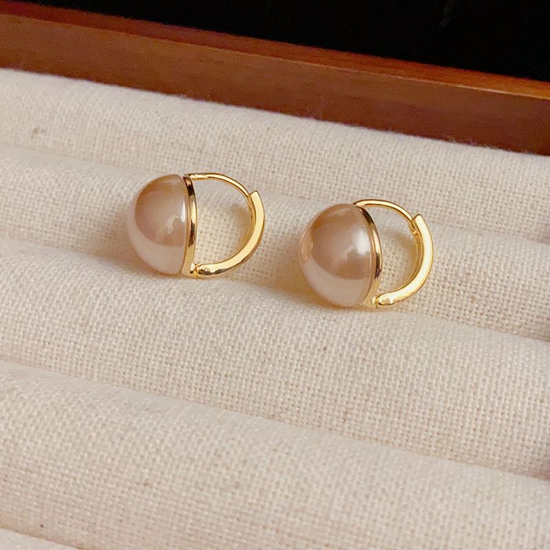 Elegante e sofisticato piccolo dolce semplice perla borchia moda luce lusso nicchia design unico celebrità di internet_voghion.com