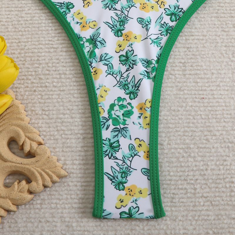 bikini Woman With Floral Split Neck Strap_voghion.com