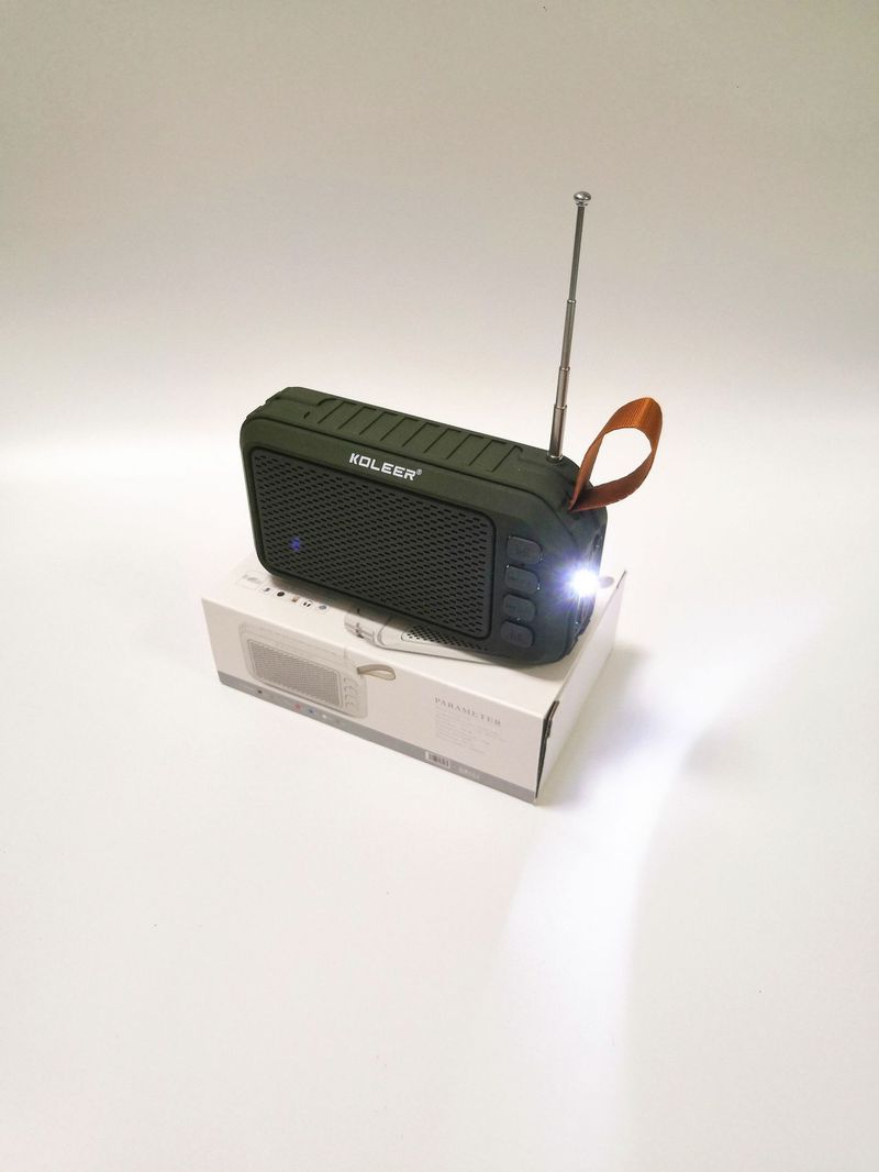 Nauja S26 belaidė „Bluetooth“ kolonėlė, lauko LED žibintuvėlis, įjungiamas žemųjų dažnių garsiakalbis, radijas, mažas mobilusis telefonas_voghion.com