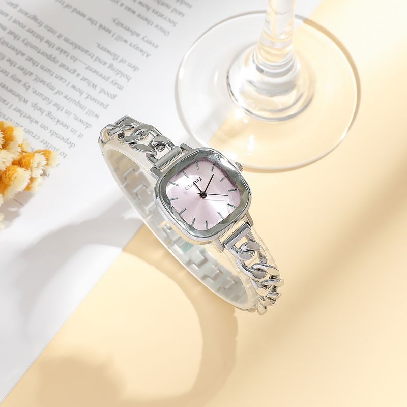 Dameur og smykkesæt med lilla Aurora-urskive og firkantet armbåndsur + armbåndssæt med sommerfuglesten til studerende_voghion.com