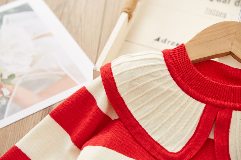 Completo in due pezzi per bambini per l'autunno e l'inverno 2023, maglione lavorato a maglia a righe per ragazze, set gonna a pieghe con colletto da babydoll,_voghion.com