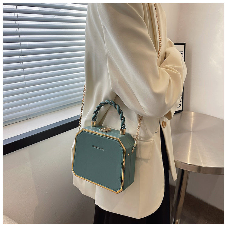 Borsa da donna: borsa a forma di scatola alla moda, semplice, versatile, Celebrity 2023 Nuova borsa a tracolla a catena squisita per donna_voghion.com