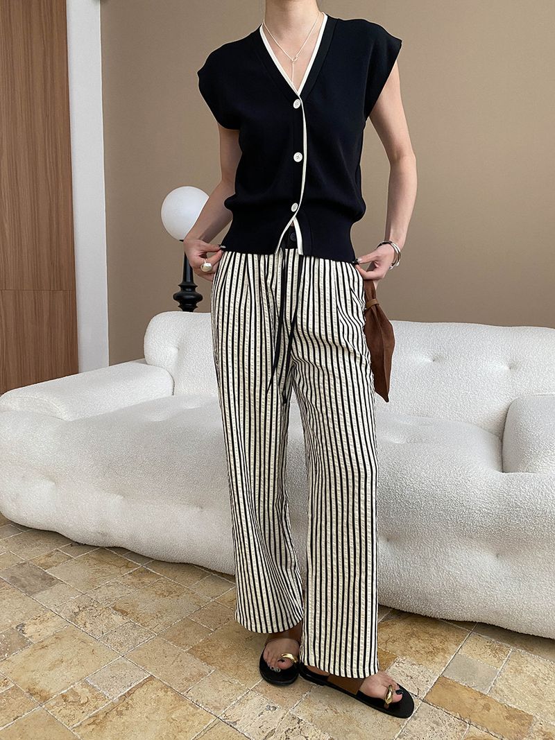 Lao Qian Commuting Sensation Color Contrasting Edge V-neck Waist Look Thin And Skinny Flying Sleeve Knitted Vest_voghion.com