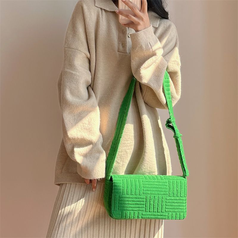 Borsa singola diagonale incrociata in velluto a coste versione coreana Instagram tracolla larga da donna 2024 nuova versatile piccola piazza_voghion.com