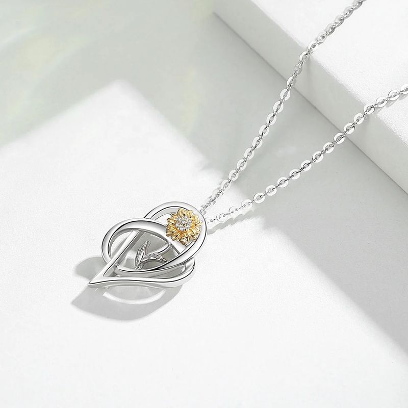 Ciondolo a forma di cuore in argento con fiore e girasole_voghion.com
