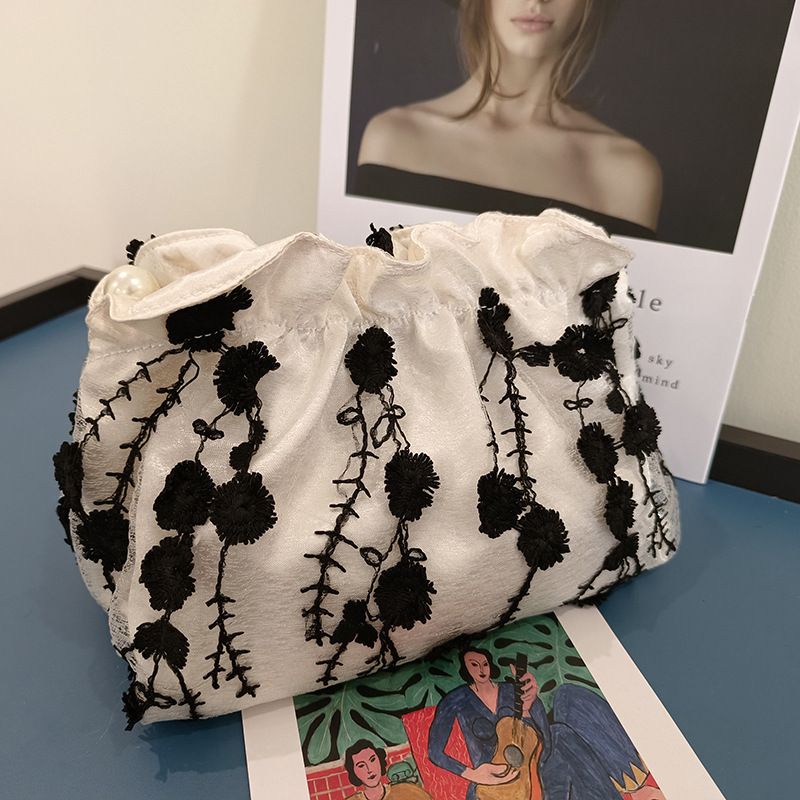 Pochette da sera con pochette in pizzo per il trucco, con oli essenziali, ricamata, in stile palazzo_voghion.com