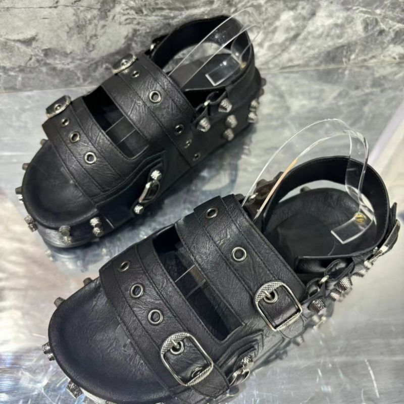 Sandali alla moda con borchie per uomo e donna, estivi versatili, piatti, con altezza maggiorata, resistenti all'usura, per attività all'aperto casual_voghion.com