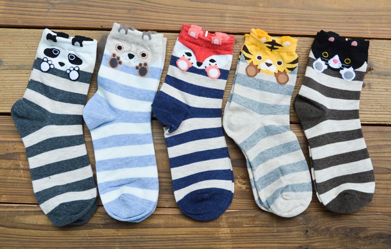 Damensocken, klassische horizontale Streifen, mittlere Röhre, Tier-Cartoon-Stereo-Socken_voghion.com