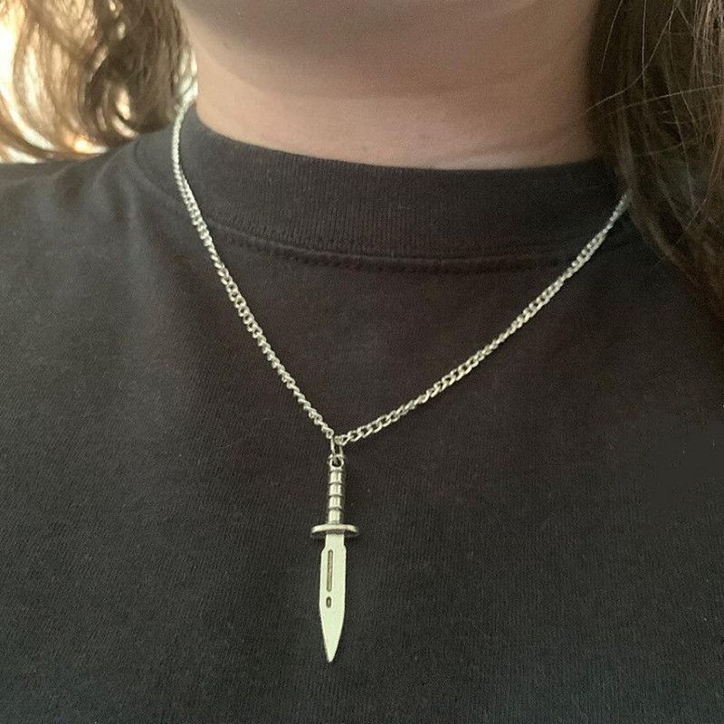 Commercio estero transfrontaliero orecchini pugnale coltello arma ciondolo collana fatta a mano placcato argento bizzarro_voghion.com