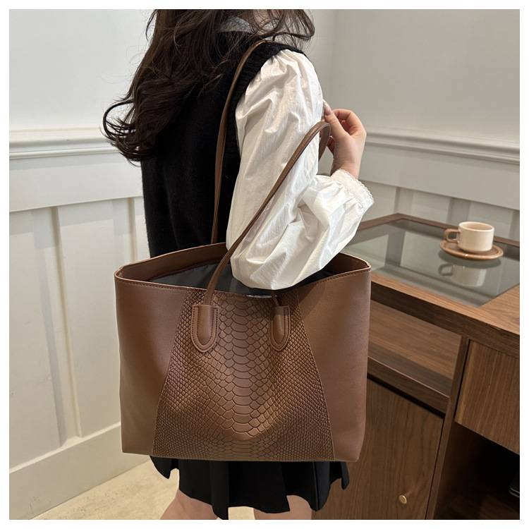 Large-capacity Simple Portable Tote Bag New Autumn And Winter Joker Advanced Commuter One-shoulder Underarm Bag_voghion.com