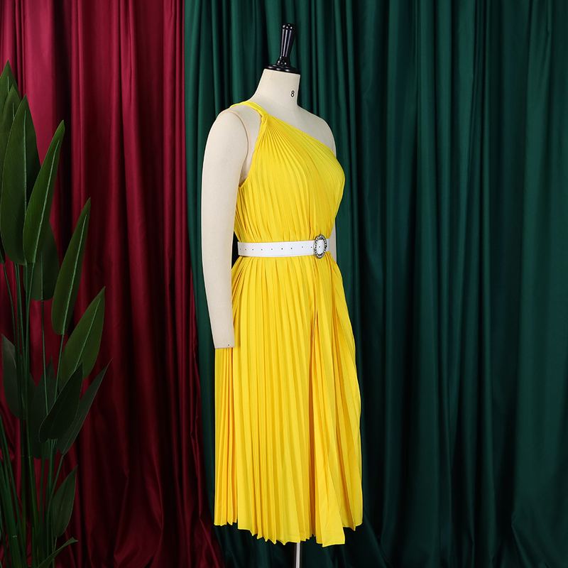 Women's with belt new fashion temperament slanted shoulders solid color pleated skirt hem _voghion.com