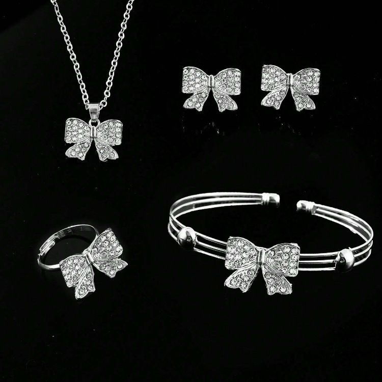 Set di gioielli con farfalla in diamanti e design creativo in stile ins, collana a forma di cuore, set di quattro pezzi_voghion.com