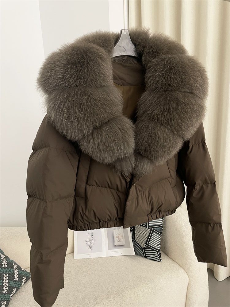 Piumino corto da donna con collo oversize in pelliccia di volpe - Cappotto invernale alla moda con piumino d'anatra bianca, pelliccia staccabile, vestibilità ampia, vari colori_voghion.com