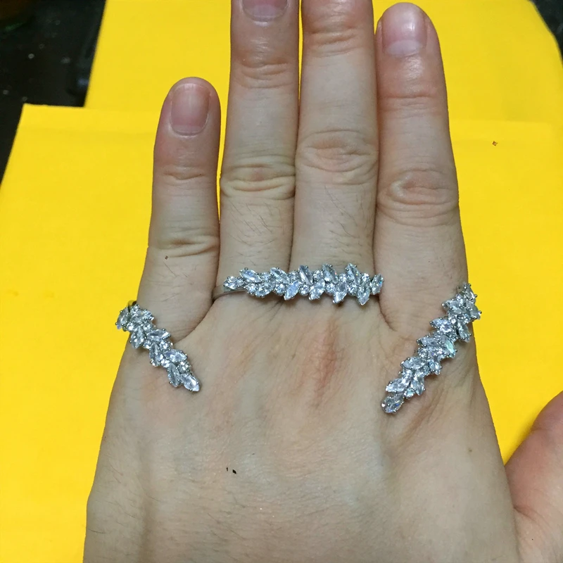 Paved 3A Zircon Crystal Willow Leaf Hand Palm Four Finger Rings for Women plating platinum Hand Jewelry Trendy Handlets Bangle_voghion.com