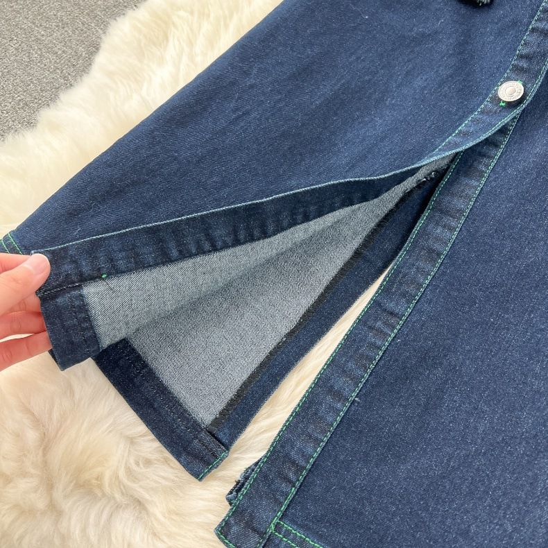 Abito da donna in denim con design anti-età, linea a vista, abbottonato, vestibilità slim, di media lunghezza e con spacco_voghion.com